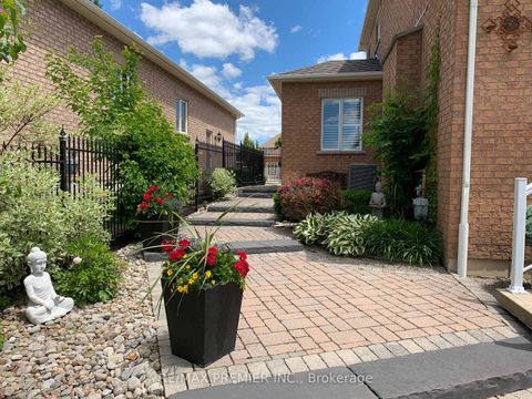 Photo 43 at 90 Siderno Crescent, East Woodbridge, Vaughan
