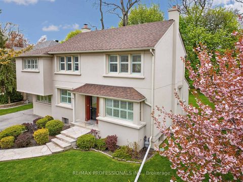 Photo 3 at 27 Nottingham Drive, Humber Valley, Toronto