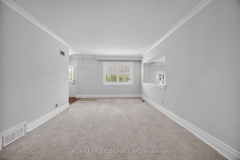 Photo 7 at 27 Nottingham Drive, Humber Valley, Toronto