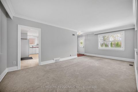 Photo 8 at 27 Nottingham Drive, Humber Valley, Toronto