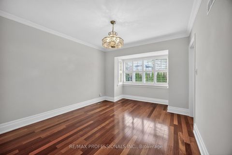 Photo 10 at 27 Nottingham Drive, Humber Valley, Toronto