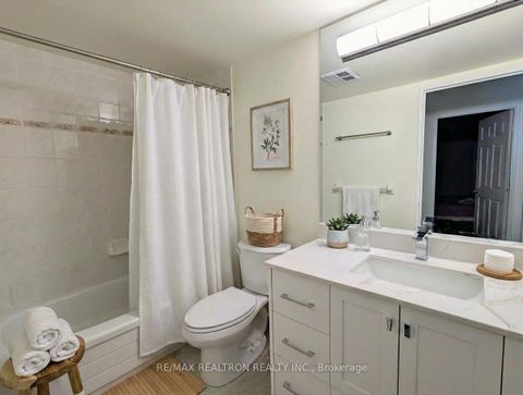 Photo 3 at 511 - 256 Doris Avenue, Willowdale East, Toronto