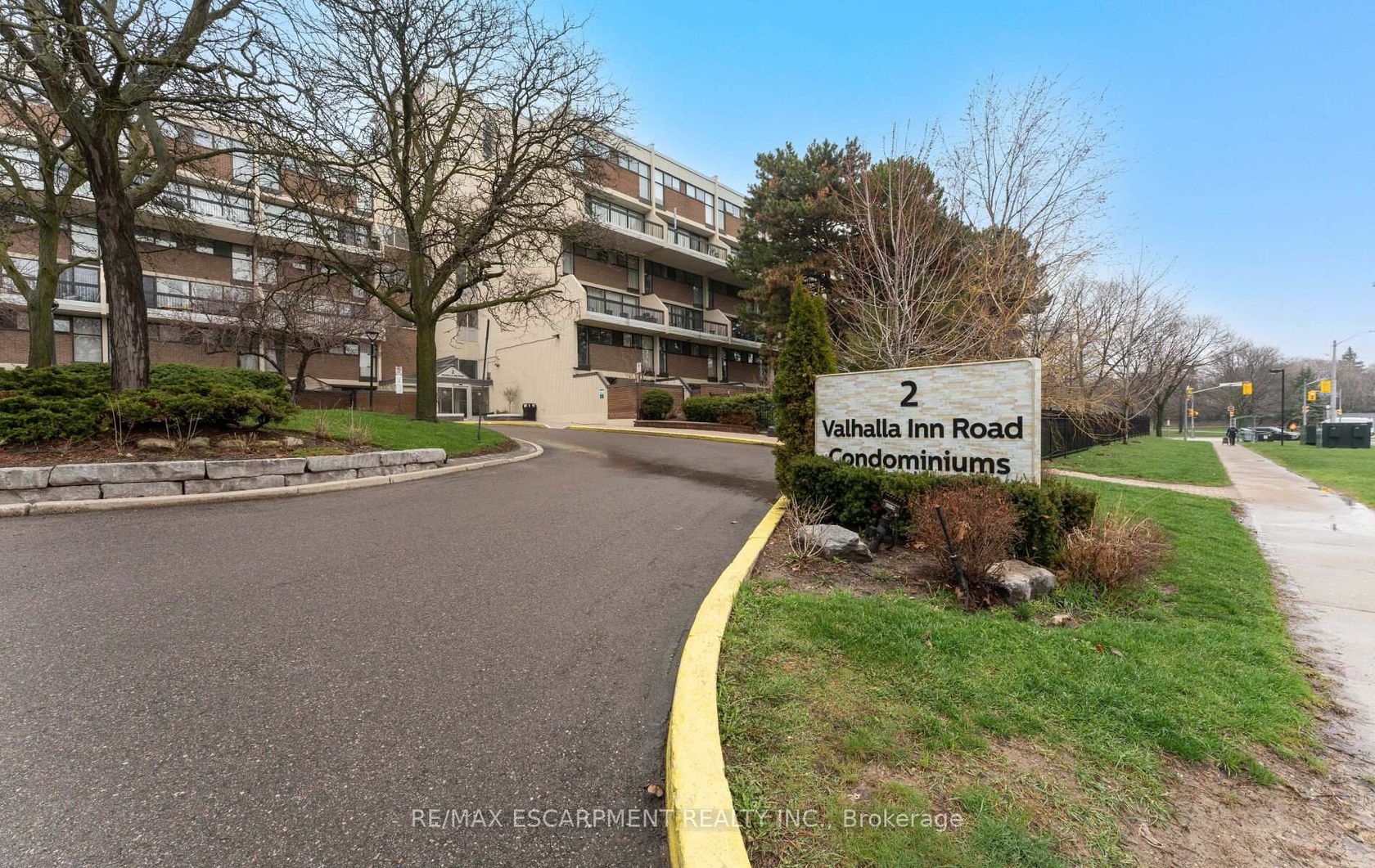 308C - 2 VALHALLA INN Road, City Centre West, Toronto 