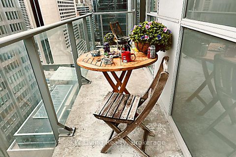 Photo 12 at 1707 - 126 Simcoe Street, Waterfront Communities C1, Toronto