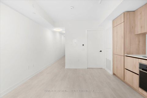Photo 15 at 513S - 127 Broadway Avenue, Mount Pleasant West, Toronto