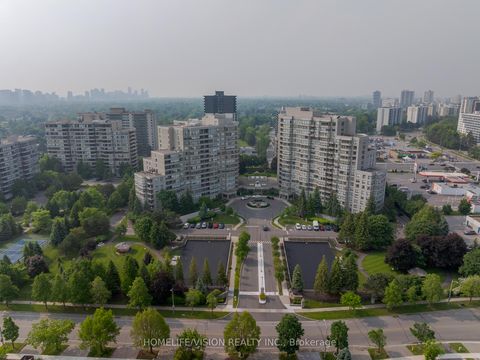 Photo 2 at 413 - 7 Townsgate Drive, Yorkhill, Vaughan