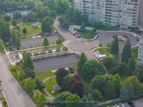 Photo 3 at 413 - 7 Townsgate Drive, Yorkhill, Vaughan