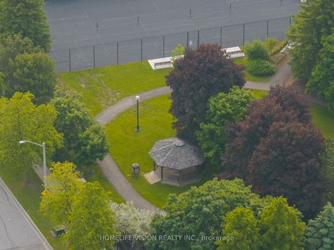 Photo 4 at 413 - 7 Townsgate Drive, Yorkhill, Vaughan