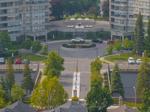 Photo 8 at 413 - 7 Townsgate Drive, Yorkhill, Vaughan