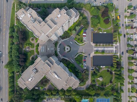 Photo 11 at 413 - 7 Townsgate Drive, Yorkhill, Vaughan