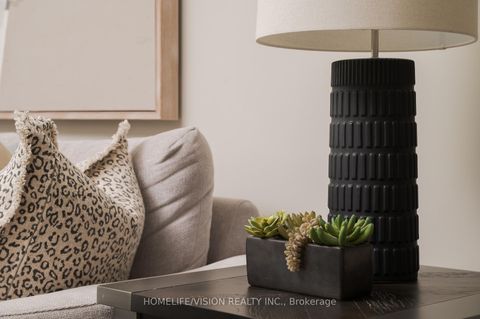 Photo 12 at 413 - 7 Townsgate Drive, Yorkhill, Vaughan
