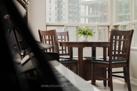 Photo 14 at 413 - 7 Townsgate Drive, Yorkhill, Vaughan