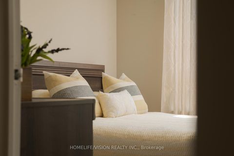 Photo 16 at 413 - 7 Townsgate Drive, Yorkhill, Vaughan