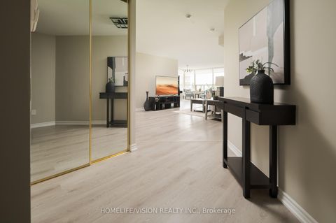 Photo 18 at 413 - 7 Townsgate Drive, Yorkhill, Vaughan