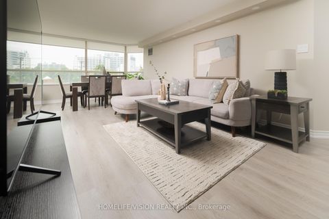 Photo 19 at 413 - 7 Townsgate Drive, Yorkhill, Vaughan