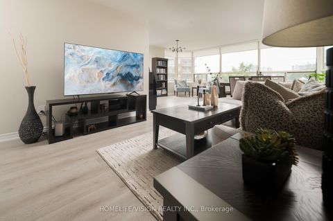 Photo 20 at 413 - 7 Townsgate Drive, Yorkhill, Vaughan