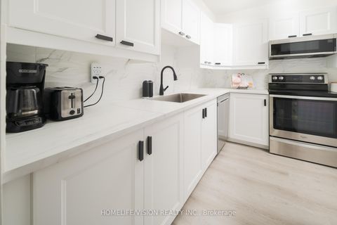 Photo 28 at 413 - 7 Townsgate Drive, Yorkhill, Vaughan
