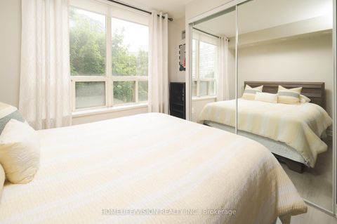 Photo 32 at 413 - 7 Townsgate Drive, Yorkhill, Vaughan
