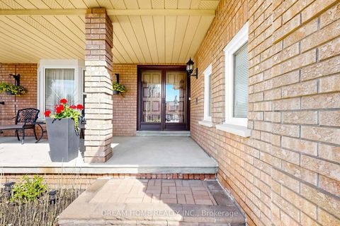 Photo 2 at 312 Valeria Boulevard, East Woodbridge, Vaughan
