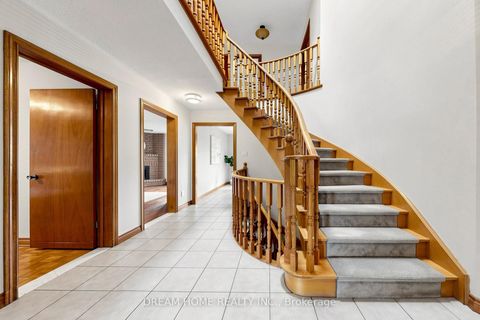 Photo 4 at 312 Valeria Boulevard, East Woodbridge, Vaughan