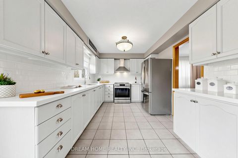 Photo 9 at 312 Valeria Boulevard, East Woodbridge, Vaughan