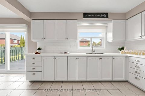 Photo 10 at 312 Valeria Boulevard, East Woodbridge, Vaughan