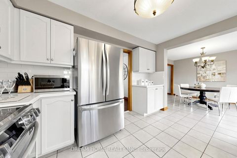 Photo 11 at 312 Valeria Boulevard, East Woodbridge, Vaughan
