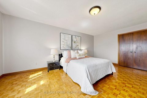 Photo 28 at 312 Valeria Boulevard, East Woodbridge, Vaughan