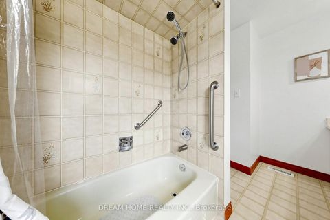 Photo 30 at 312 Valeria Boulevard, East Woodbridge, Vaughan