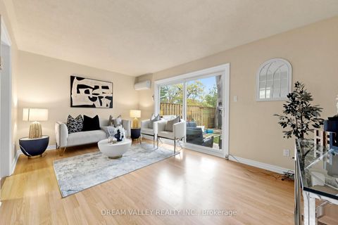 Photo 2 at 62 - 2075 Warden Avenue, Sullivan, Toronto