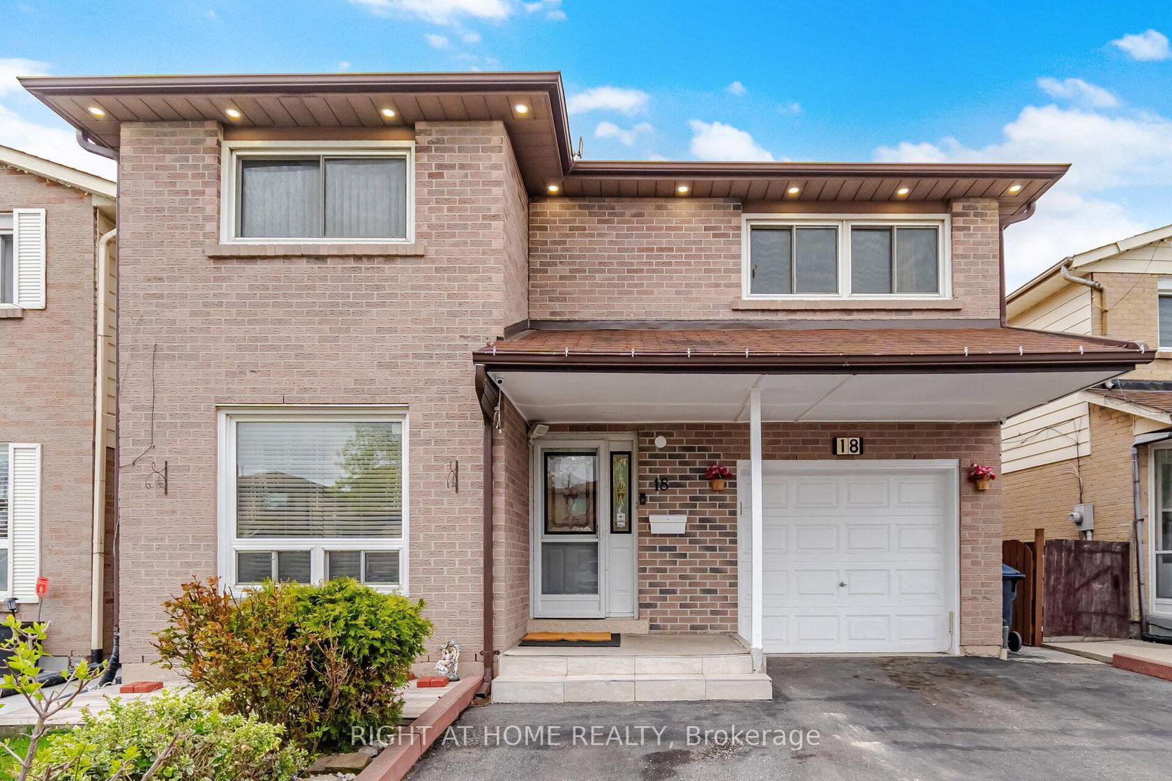 18 Mercedes Drive, Jamestown, Toronto photo 4