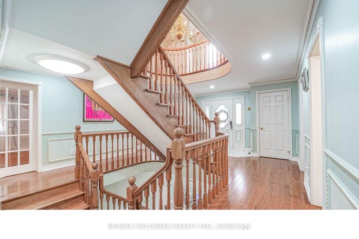 Photo 5 at 33 Oatlands Crescent, Mill Pond, Richmond Hill