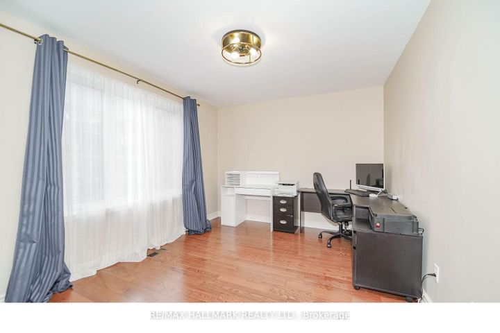 Photo 8 at 33 Oatlands Crescent, Mill Pond, Richmond Hill