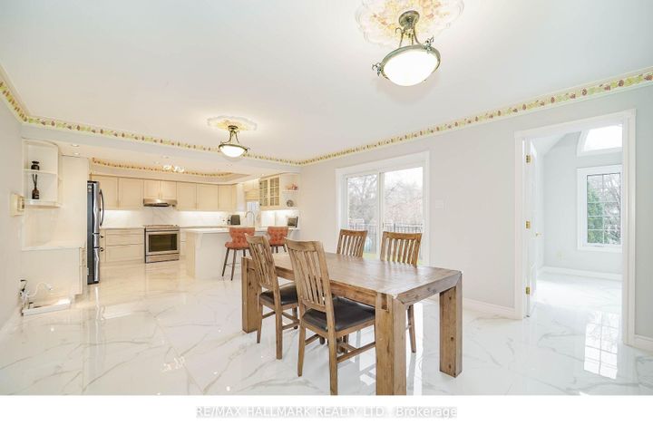 Photo 11 at 33 Oatlands Crescent, Mill Pond, Richmond Hill