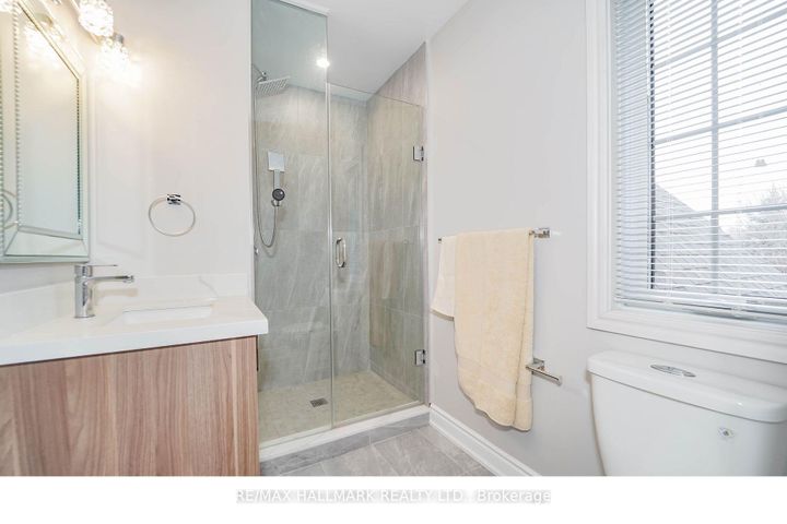 Photo 16 at 33 Oatlands Crescent, Mill Pond, Richmond Hill