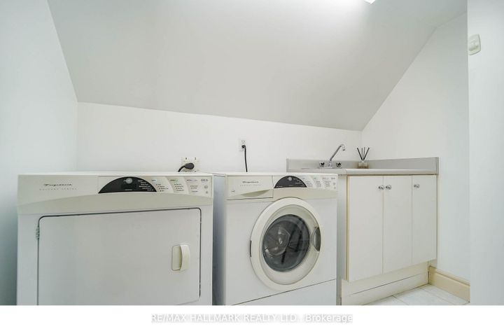 Photo 17 at 33 Oatlands Crescent, Mill Pond, Richmond Hill