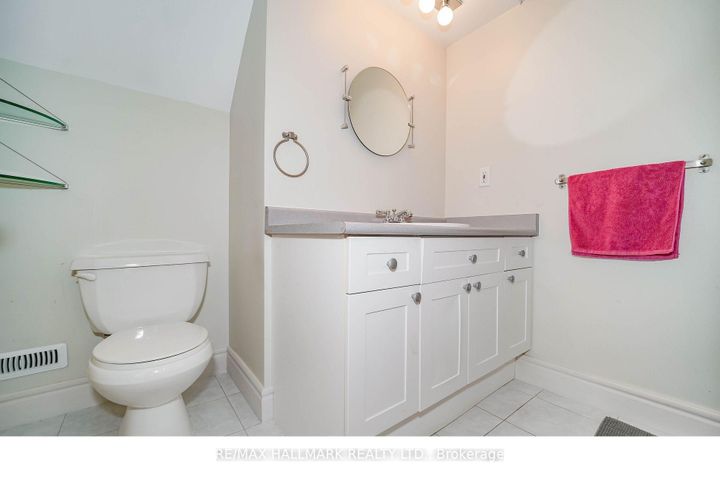 Photo 21 at 33 Oatlands Crescent, Mill Pond, Richmond Hill