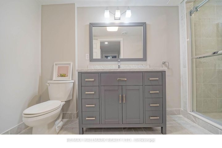 Photo 22 at 33 Oatlands Crescent, Mill Pond, Richmond Hill