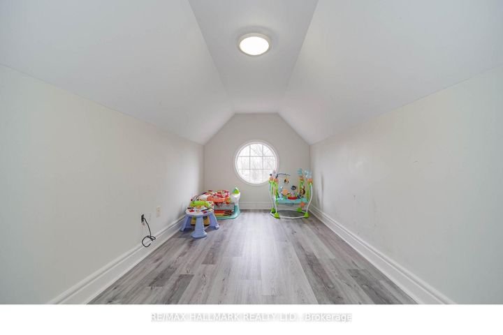 Photo 24 at 33 Oatlands Crescent, Mill Pond, Richmond Hill