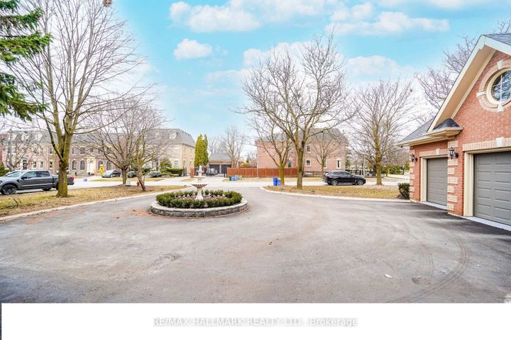 Photo 27 at 33 Oatlands Crescent, Mill Pond, Richmond Hill