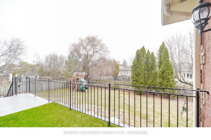 Photo 29 at 33 Oatlands Crescent, Mill Pond, Richmond Hill