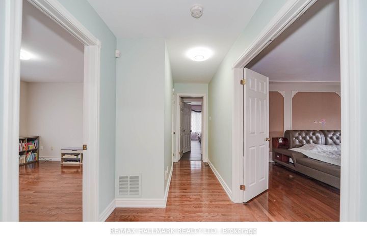 Photo 30 at 33 Oatlands Crescent, Mill Pond, Richmond Hill