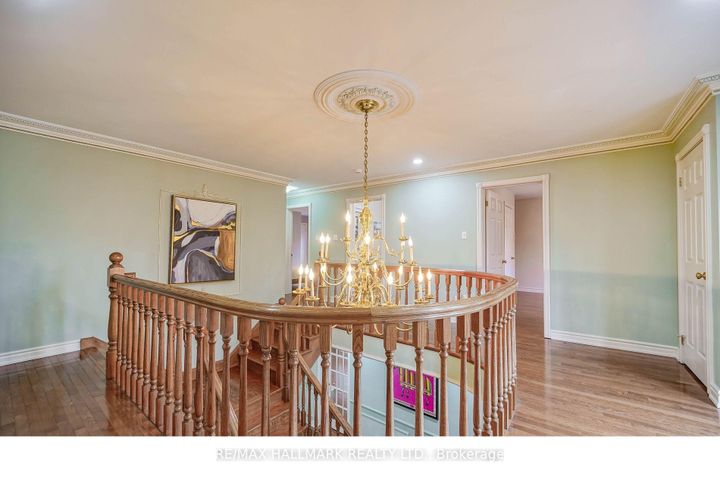 Photo 32 at 33 Oatlands Crescent, Mill Pond, Richmond Hill
