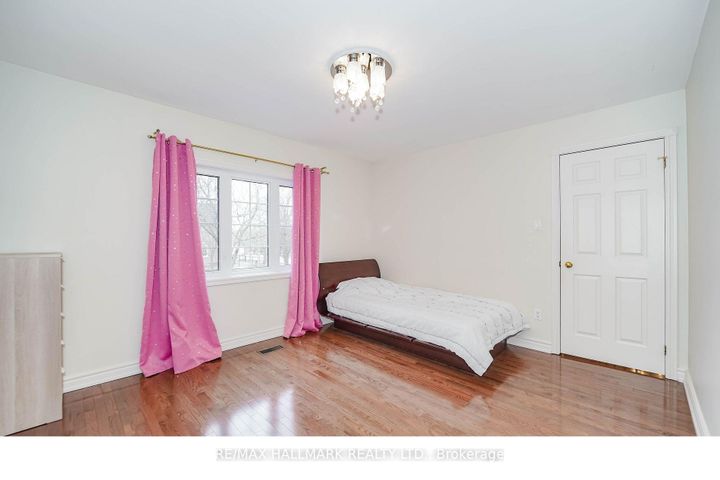 Photo 38 at 33 Oatlands Crescent, Mill Pond, Richmond Hill