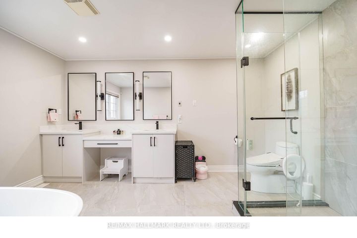 Photo 40 at 33 Oatlands Crescent, Mill Pond, Richmond Hill