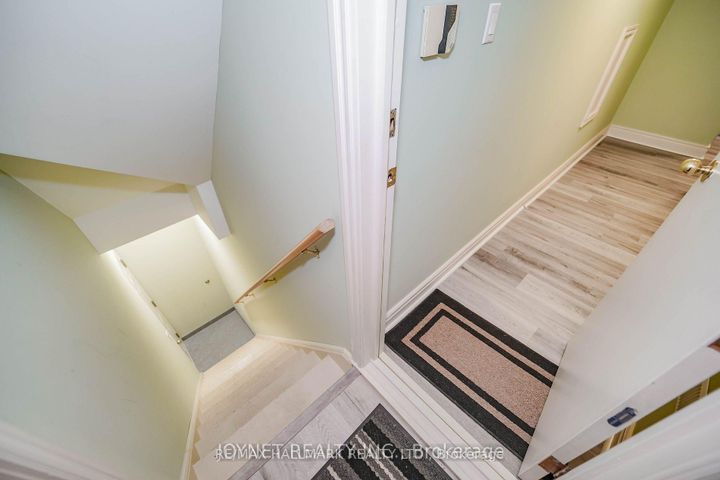 Photo 42 at 33 Oatlands Crescent, Mill Pond, Richmond Hill