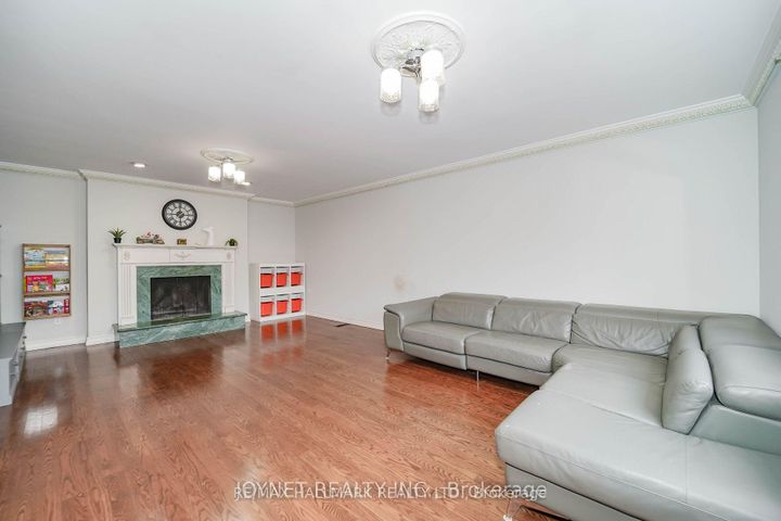 Photo 43 at 33 Oatlands Crescent, Mill Pond, Richmond Hill