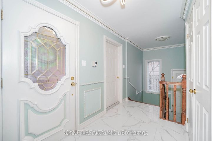 Photo 44 at 33 Oatlands Crescent, Mill Pond, Richmond Hill