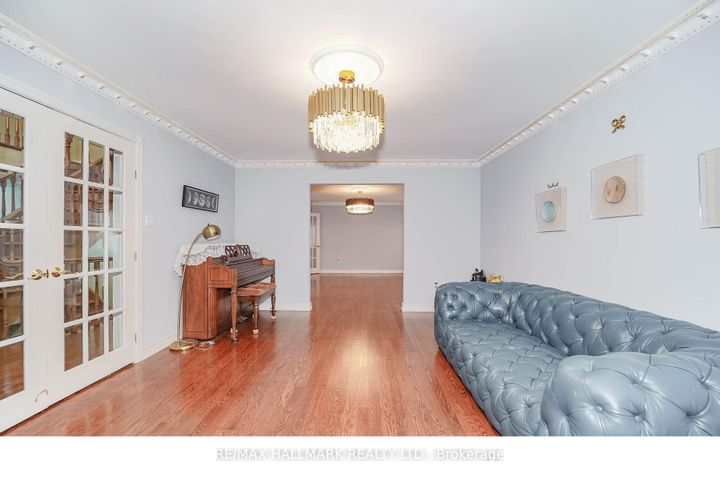 Photo 46 at 33 Oatlands Crescent, Mill Pond, Richmond Hill