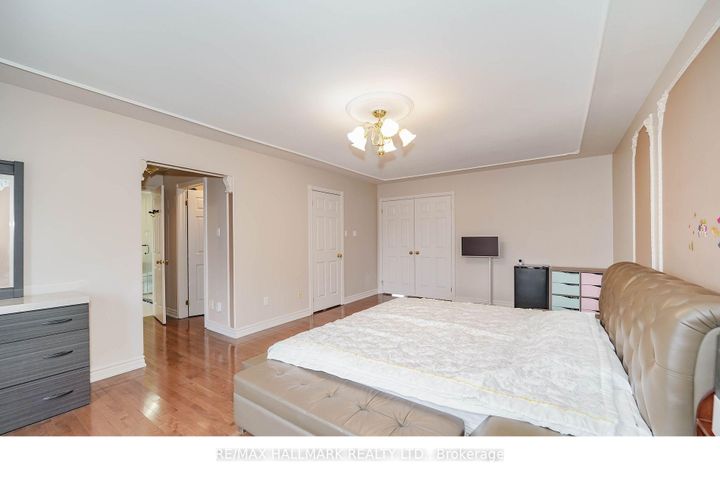 Photo 47 at 33 Oatlands Crescent, Mill Pond, Richmond Hill